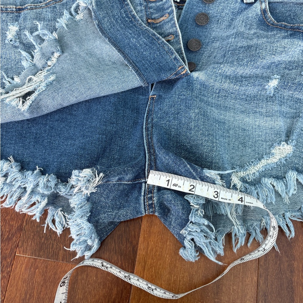 Frayed Hem Denim Shorts - Picture 5 of 5